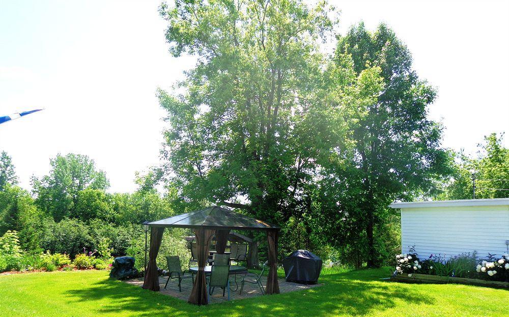 Motel Des Deux Lacs Waterloo Exterior foto