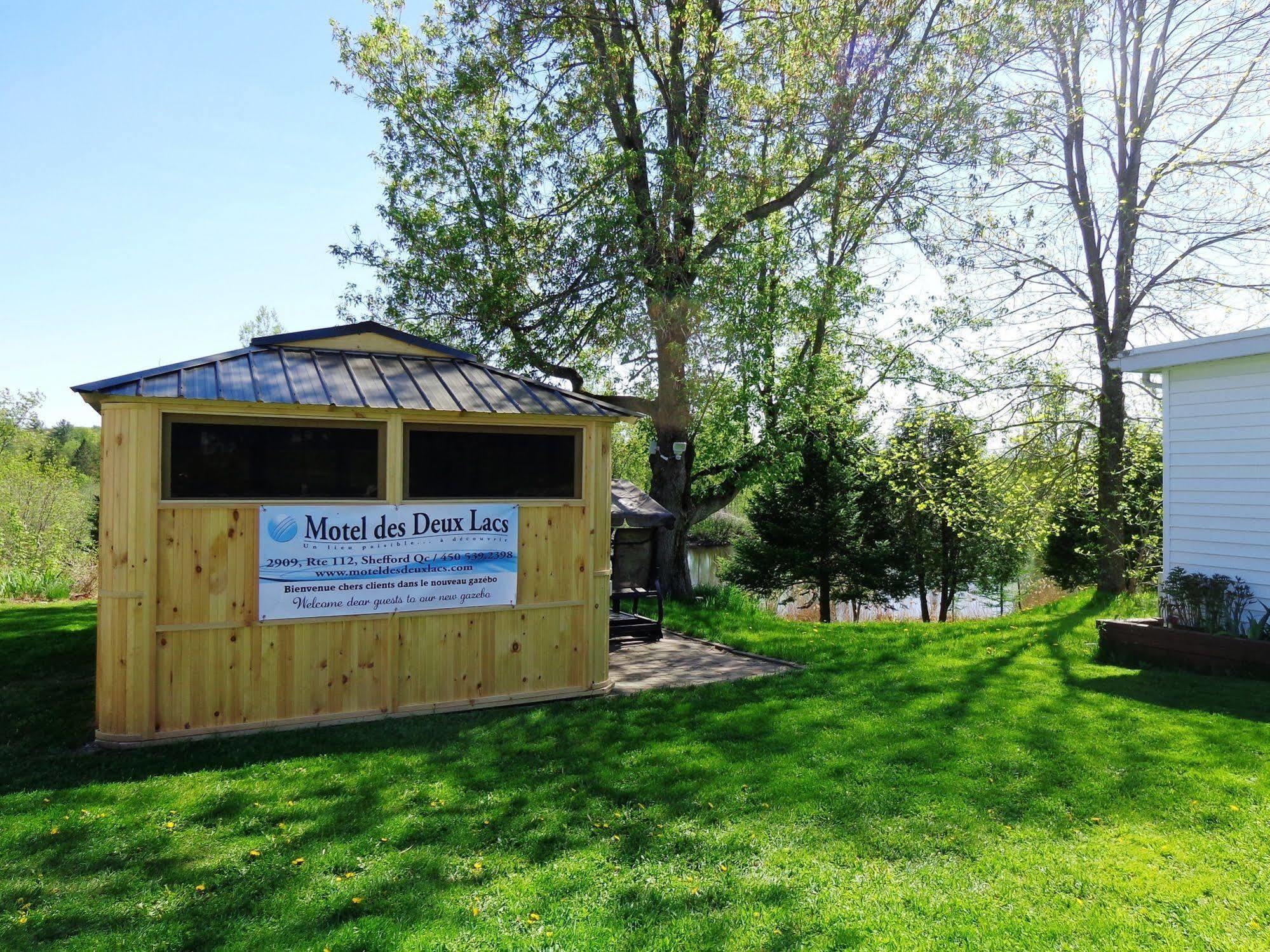Motel Des Deux Lacs Waterloo Exterior foto