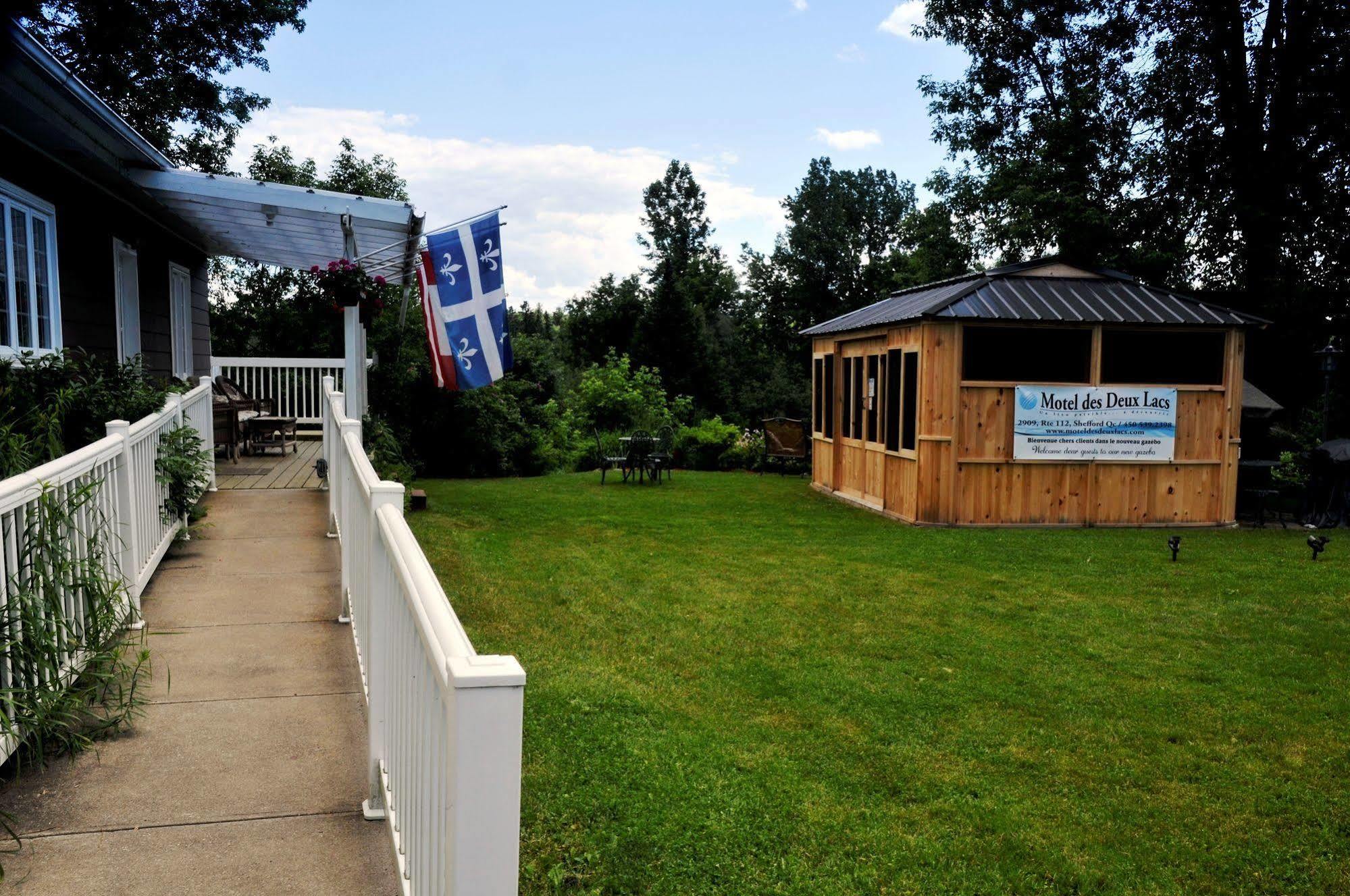 Motel Des Deux Lacs Waterloo Exterior foto